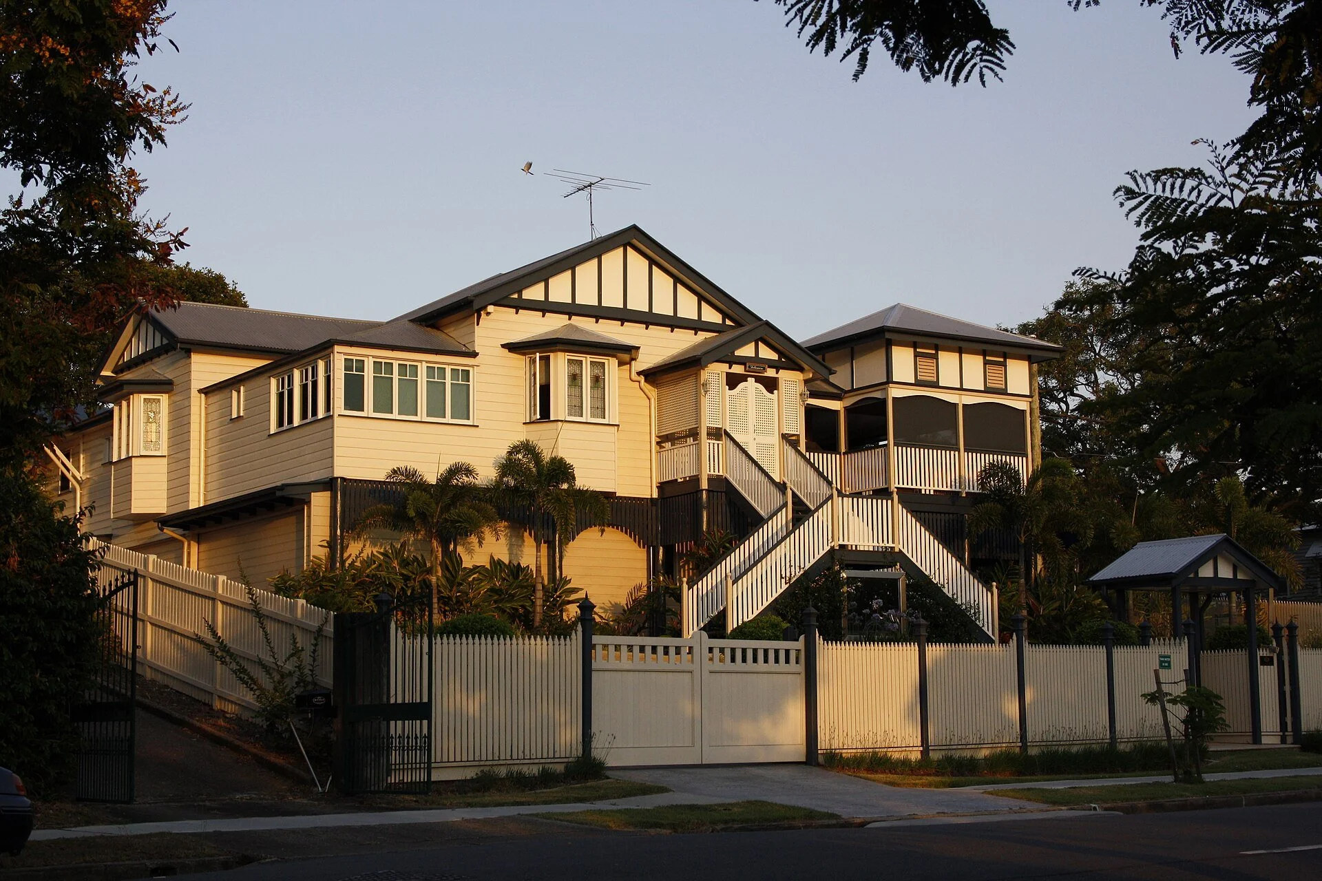 Queenslander_East_Brisbane_1a.jpg
