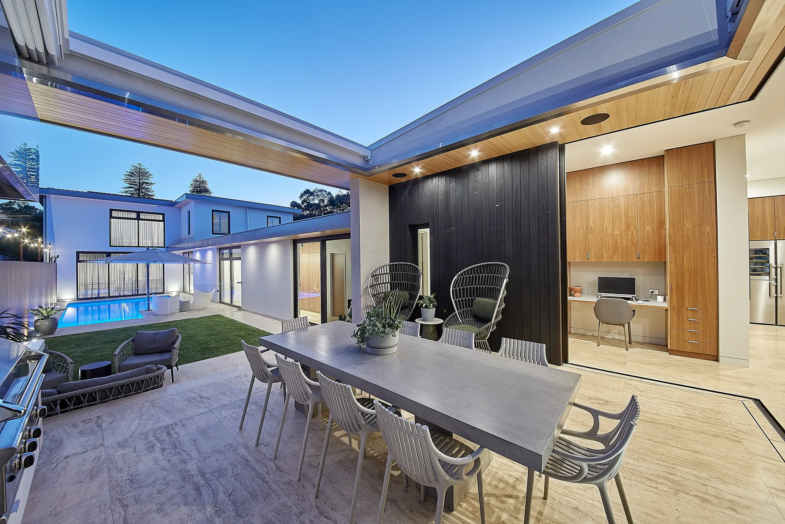 courtyard-03.webp