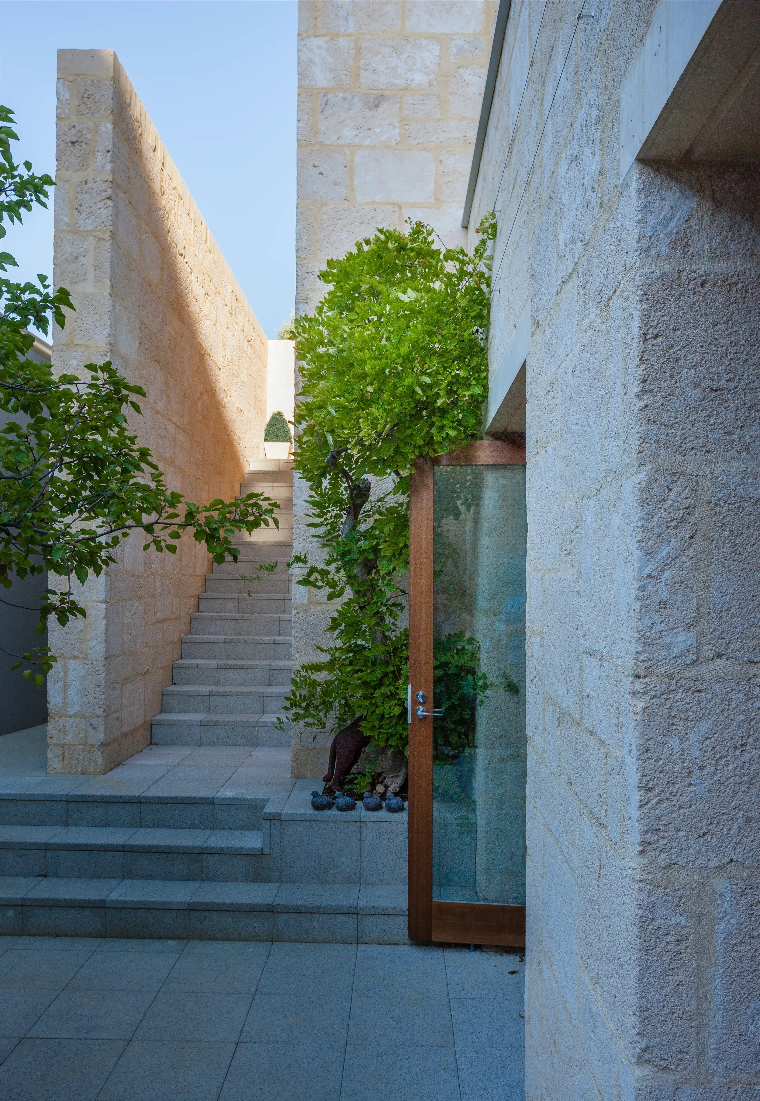 courtyard-04.webp
