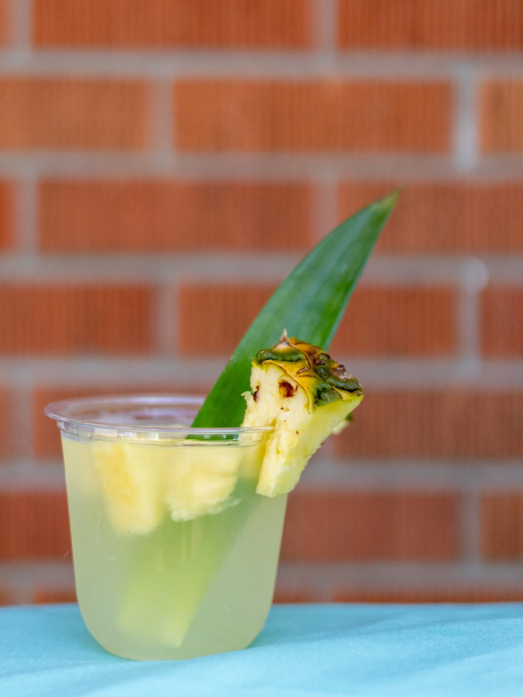 The groom has spoken. Pineapple lemonade is officially on the wedding menu. 🍍🤍 

#901weddings #thecitruscollective #mocktails #weddingmocktails