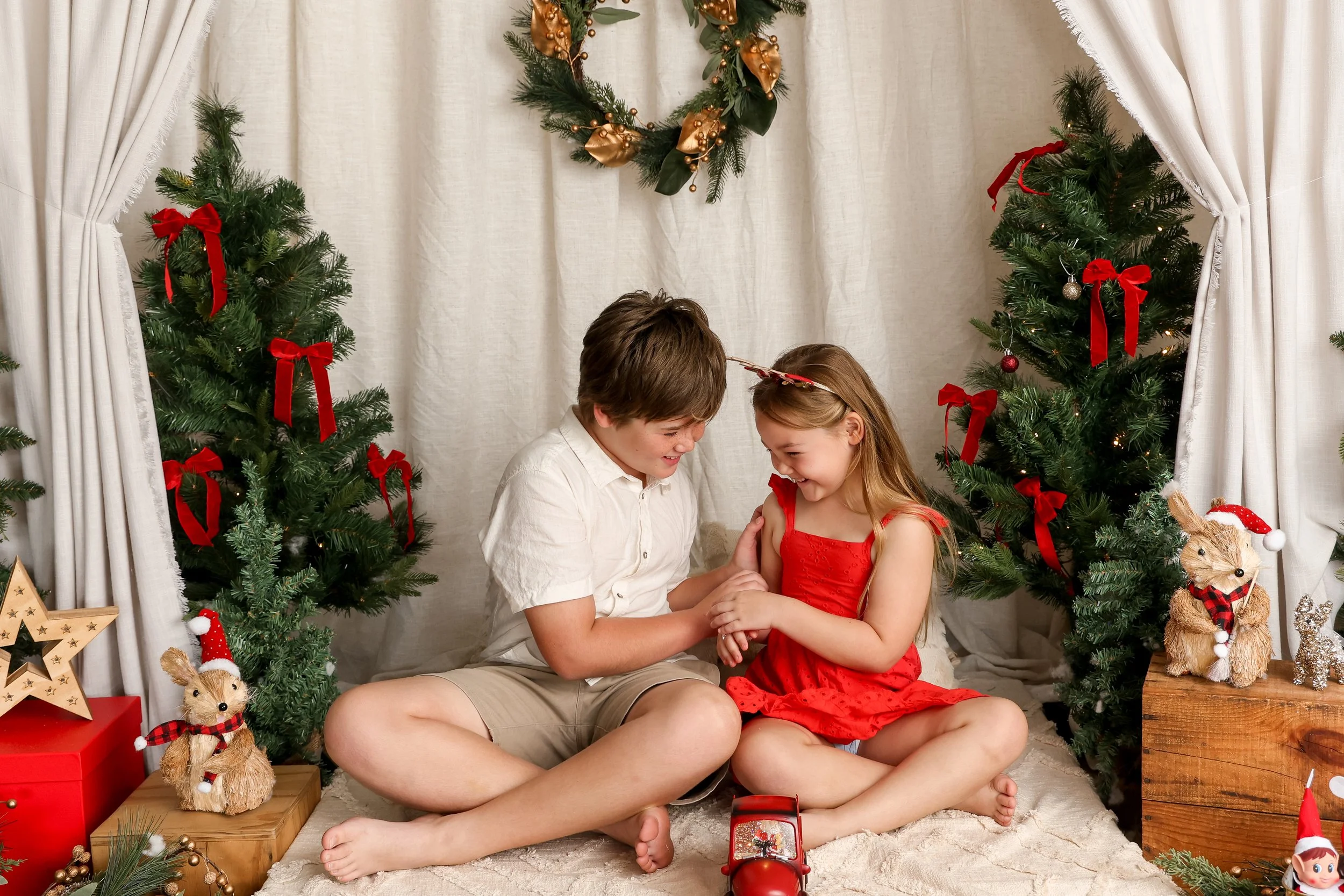 What Happens During a Sunshine Coast Christmas Mini Session?