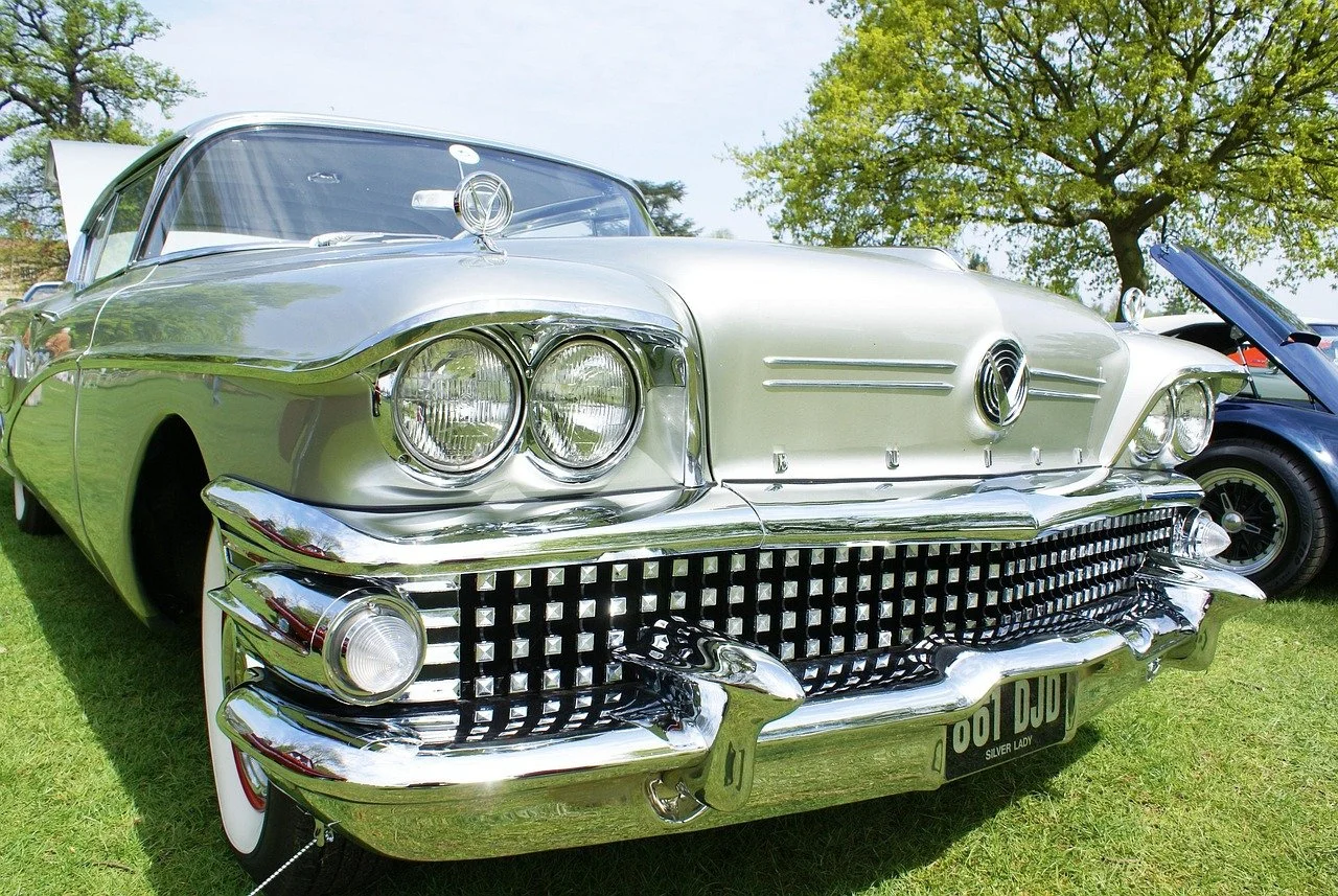 Have some chrome, Mr. ’58 Buick (Photo courtesy of Paul Dapa Rocks on Pixabay
