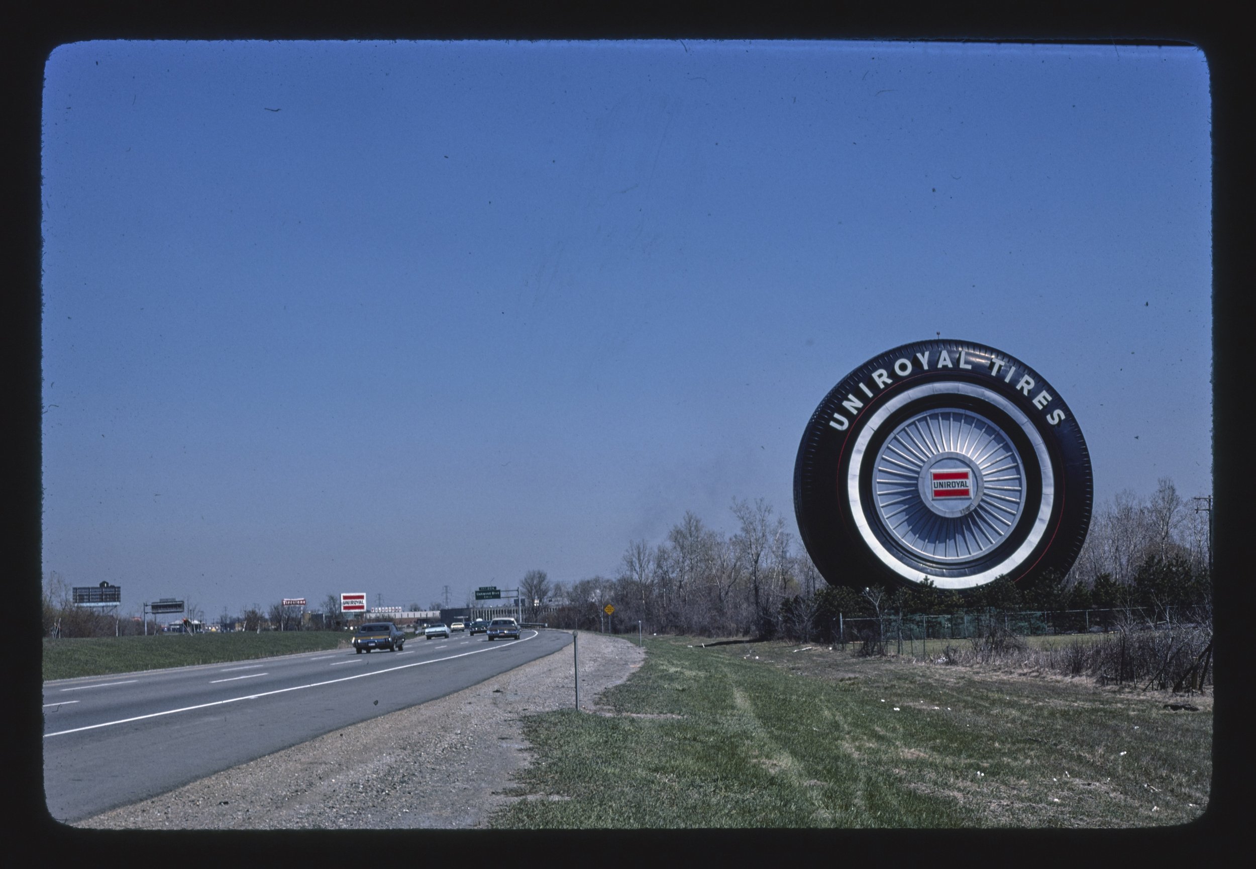 Need a spare tire near Detroit? (Photo courtesy of John Margolies, Roadside    America Collection, Library of Congress) 
