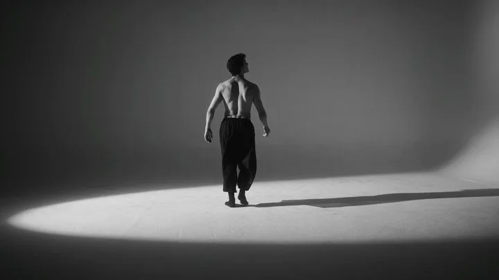 dance visual for new fragrance @lartedelsentire &amp; some moments exploring/piecing it together 🖤 @kamikkwang had such a strong vision &amp; prompt to build off of. stunning composition and cinematography by @tomaskaco @seanniebryan