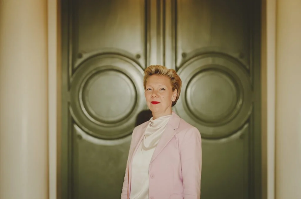 Ratkaisukeskeinen juridiikan ja julkishallinnon asiantuntija – Tiina Kangas