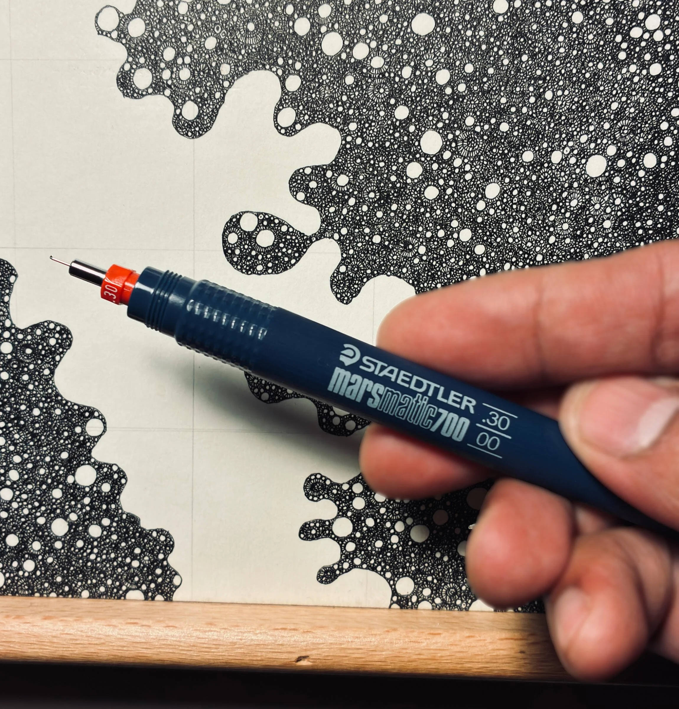 Detail, Excerpt No. 1947982 (legacy size).
Continuous ink accumulation under procedural constraint.
Staedtler Marsmatic 0.30 technical pen.
Pen and ink on archival board. Ṣaḥīfat al-Ṣabr.