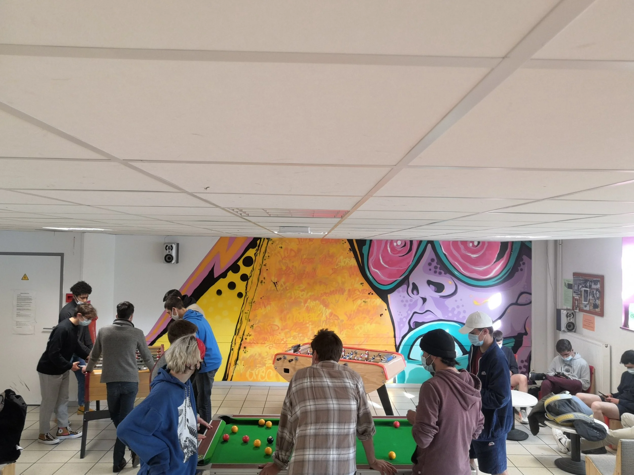 fresque de la cafétéria dy lycée Albert Claveil à Périgueux. France 