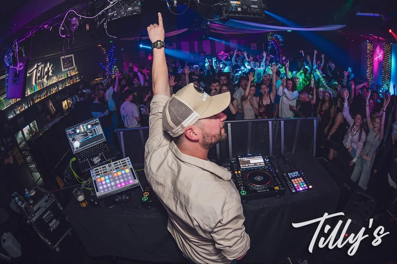 Tilly&rsquo;s ! I&rsquo;m coming back for the weekend ! B2B nights ! Get the VB taps ready ! 🤘🏼🤘🏼🤘🏼 @clubtillys