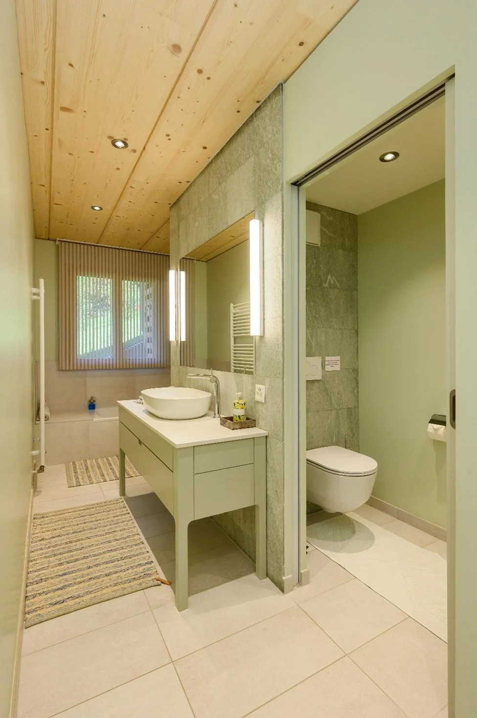 GG Oisseaux apart bathroom 2.jpg