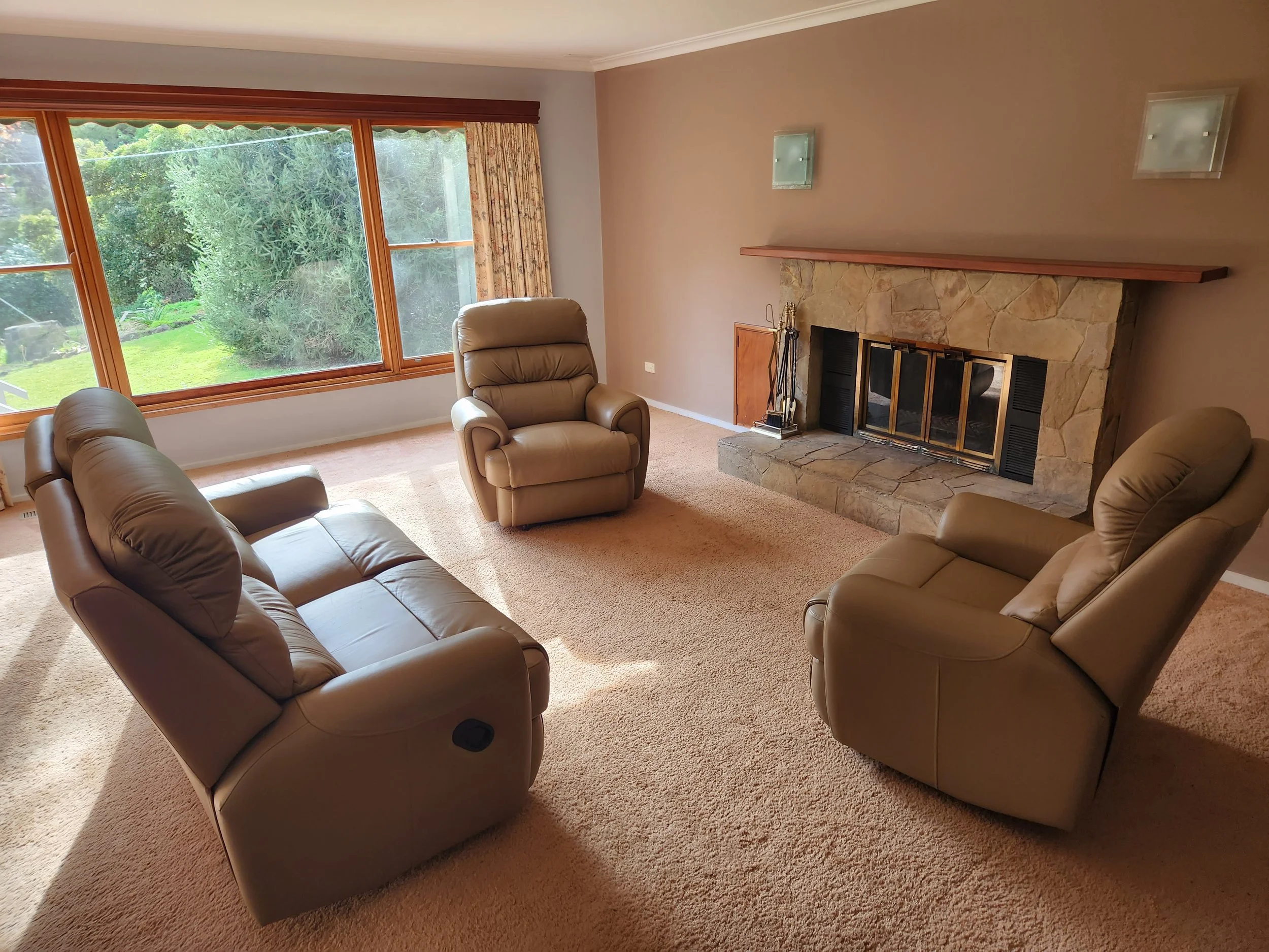 lounge before 2.jpg