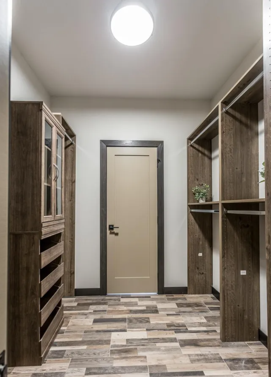 448 Blue Ox Closet