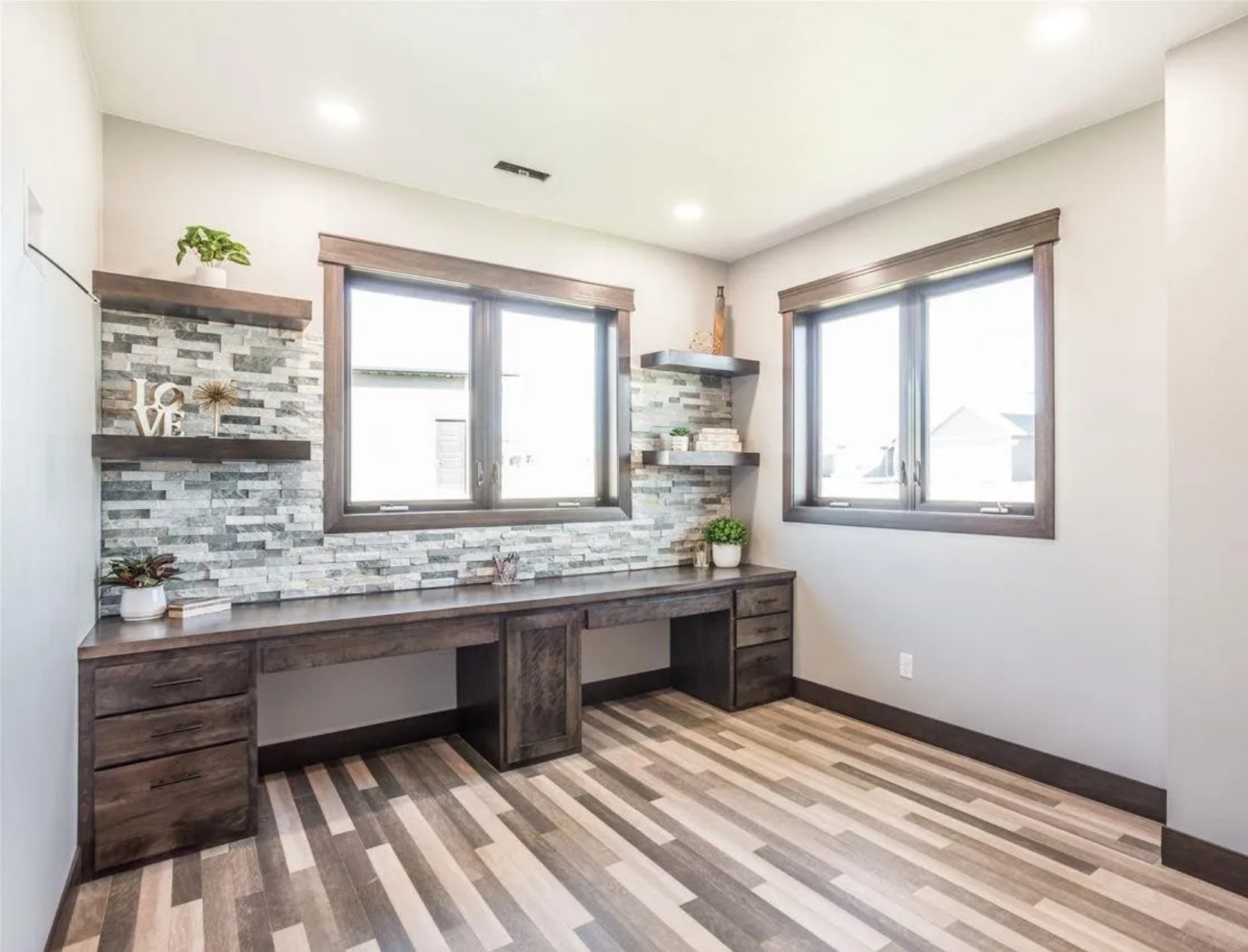 700 W 81st Office