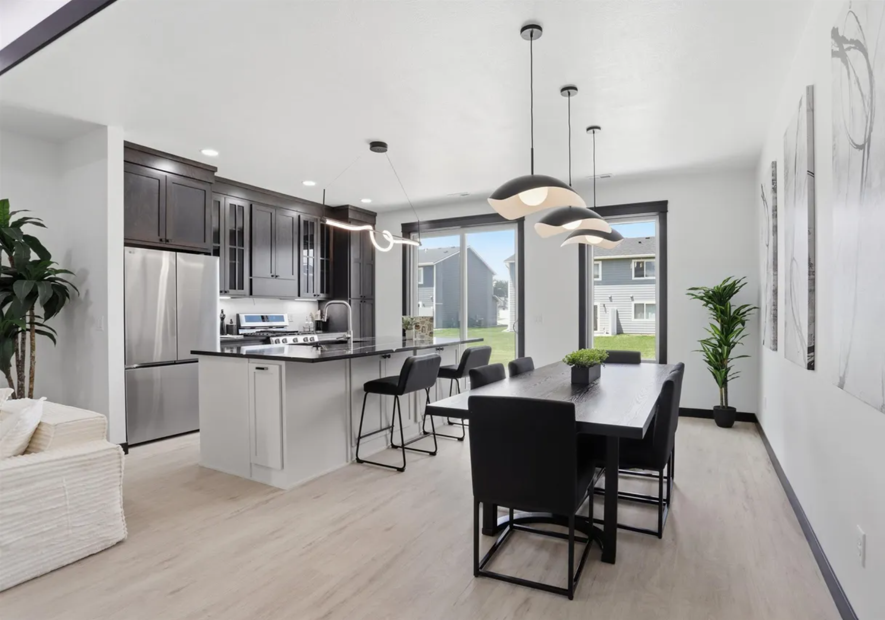 523 Bunyan Dining Room and Kitchen