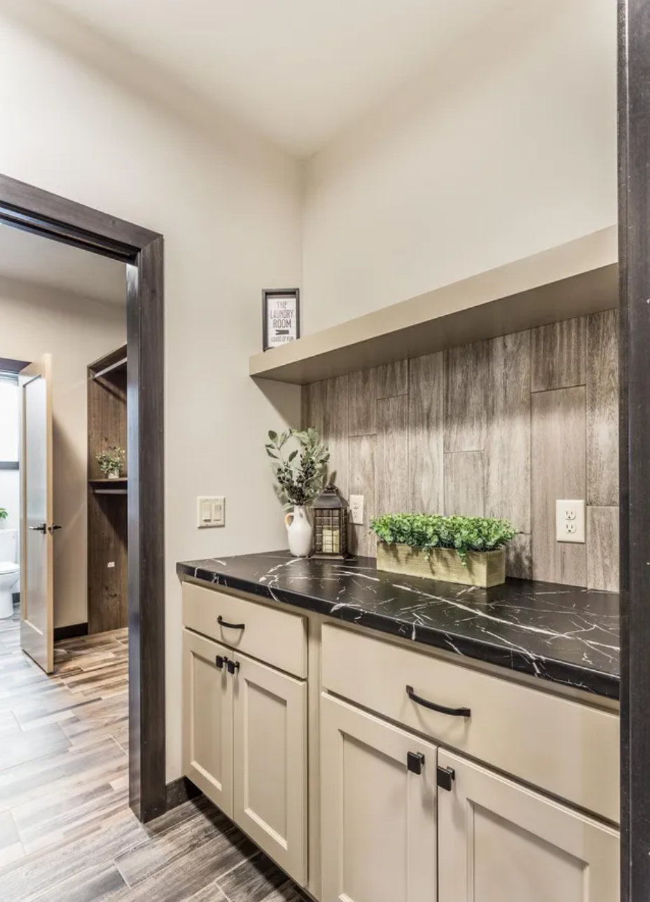 448 Blue Ox Counter-space