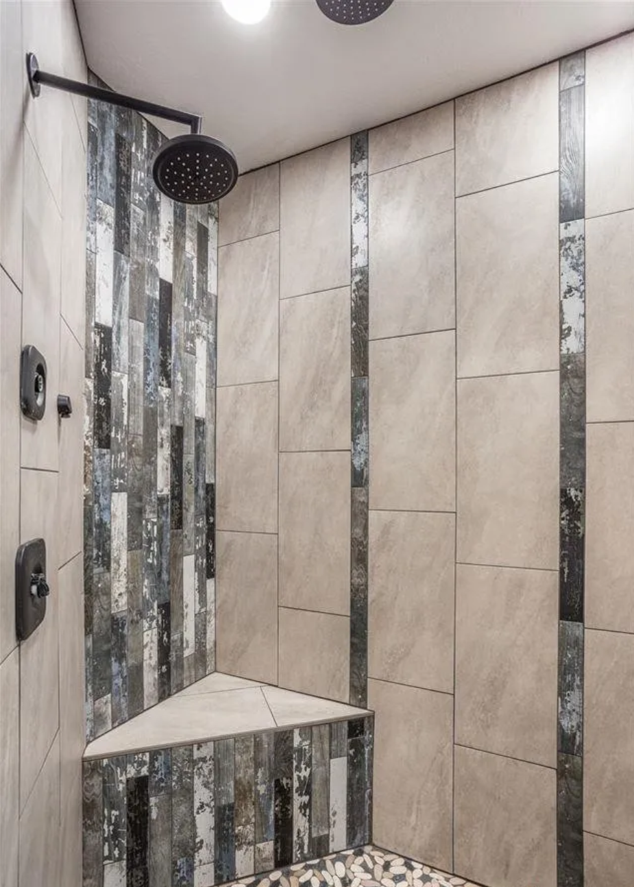 700 W 81st Shower