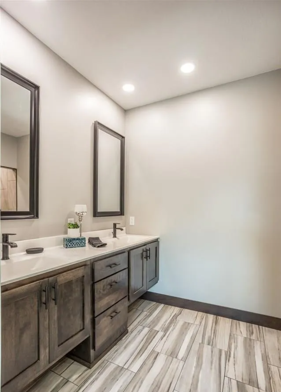 700 W 81st Bathroom