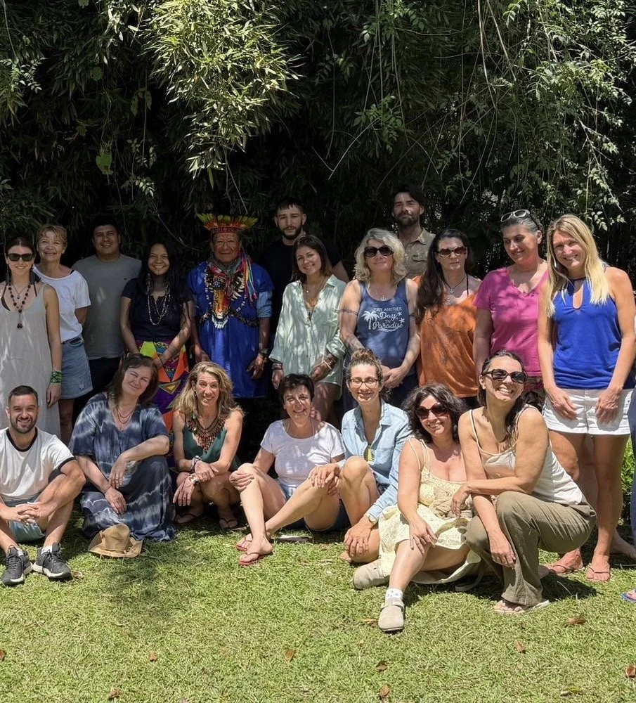 Vanessa Lieto et son groupe en Colombie avec des chamans d'Amazonie pour une immersion dans la médecine ancestrale.