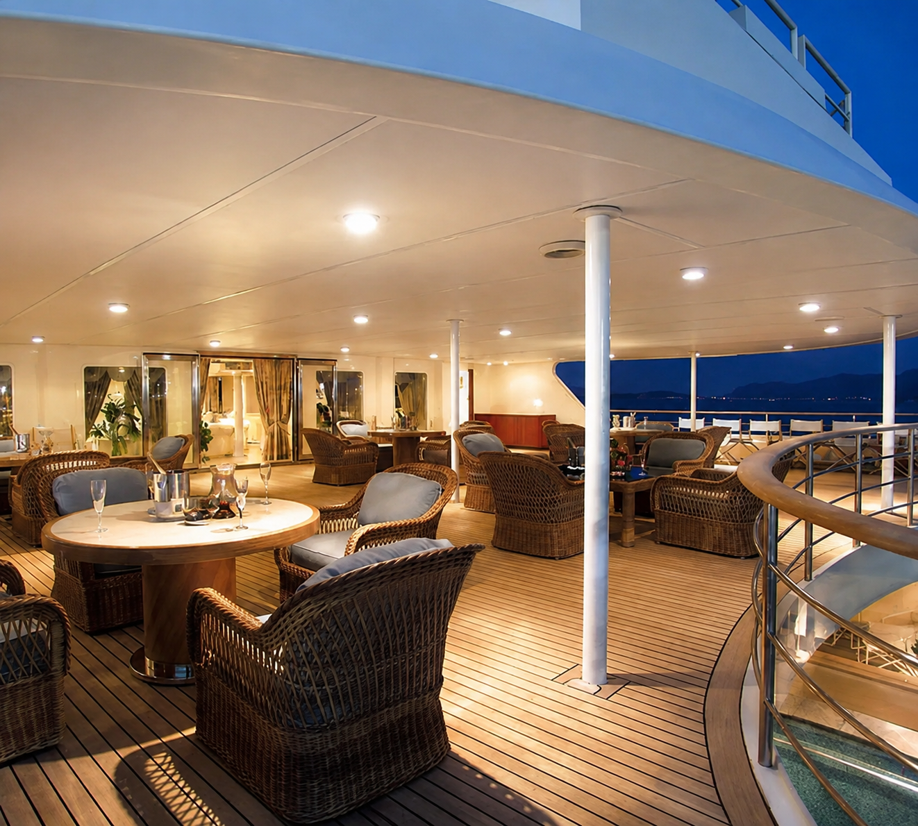 Alexander_SuperYacht_122m_2.png