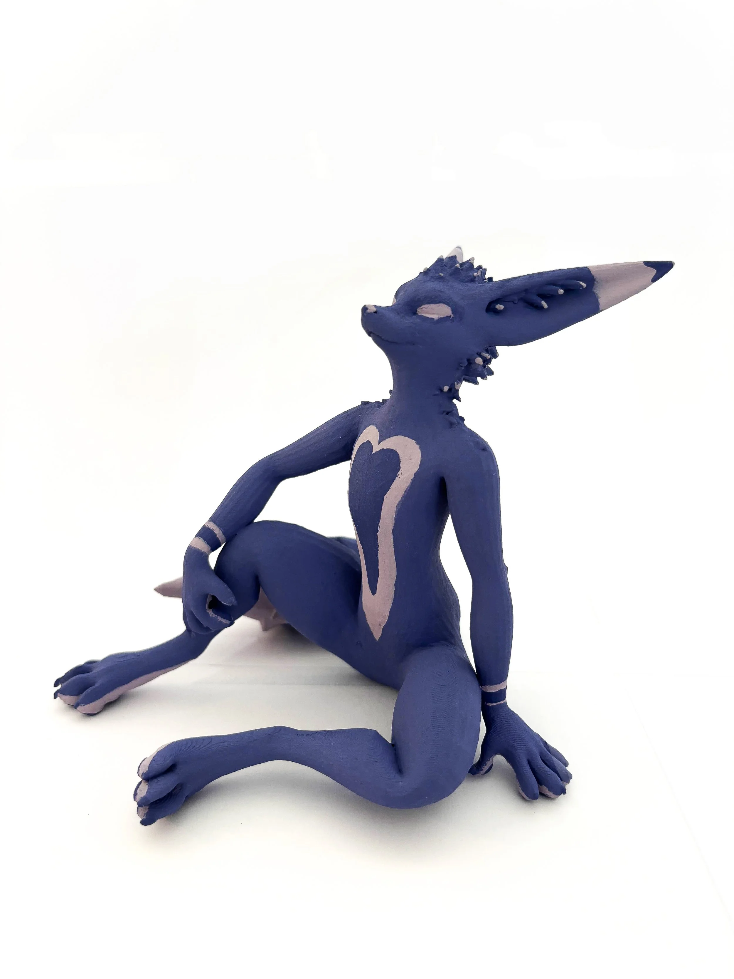 3D-Print of a furry creature painted and posing
