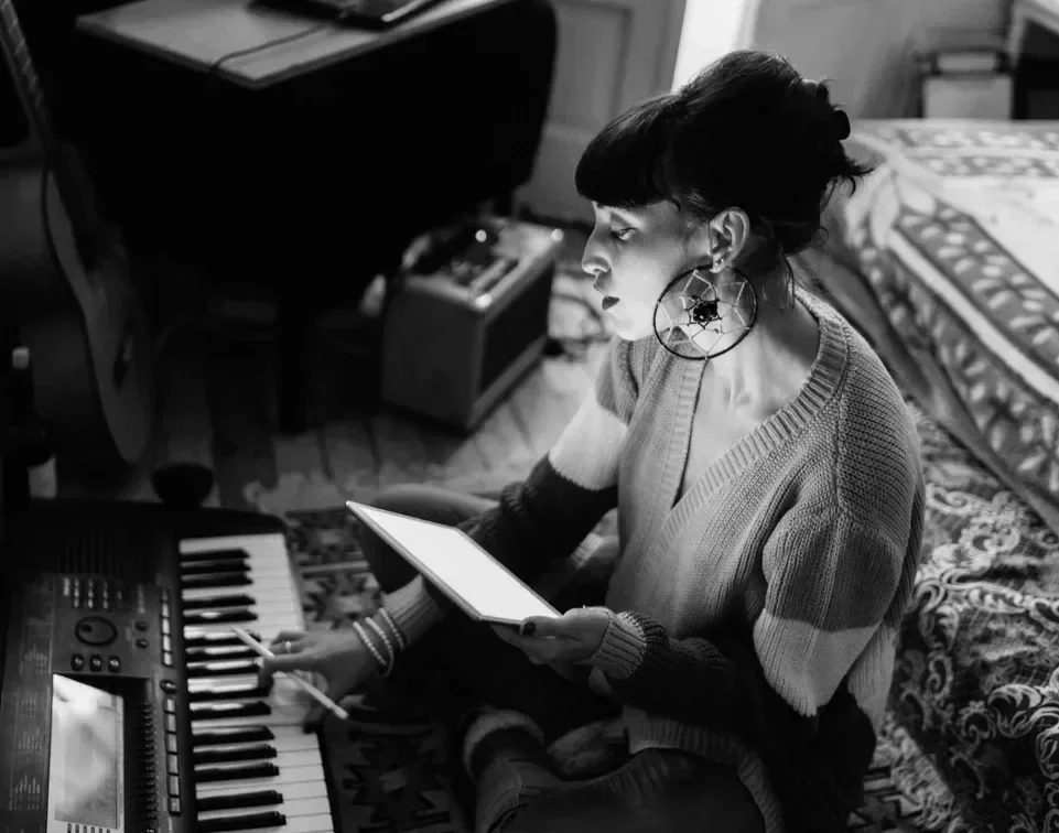 woman at keyboard at home