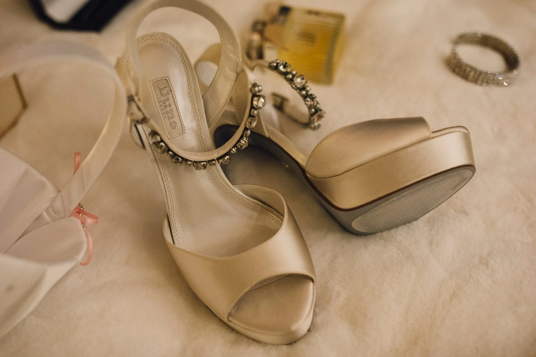  The Bride’s wedding shoes 