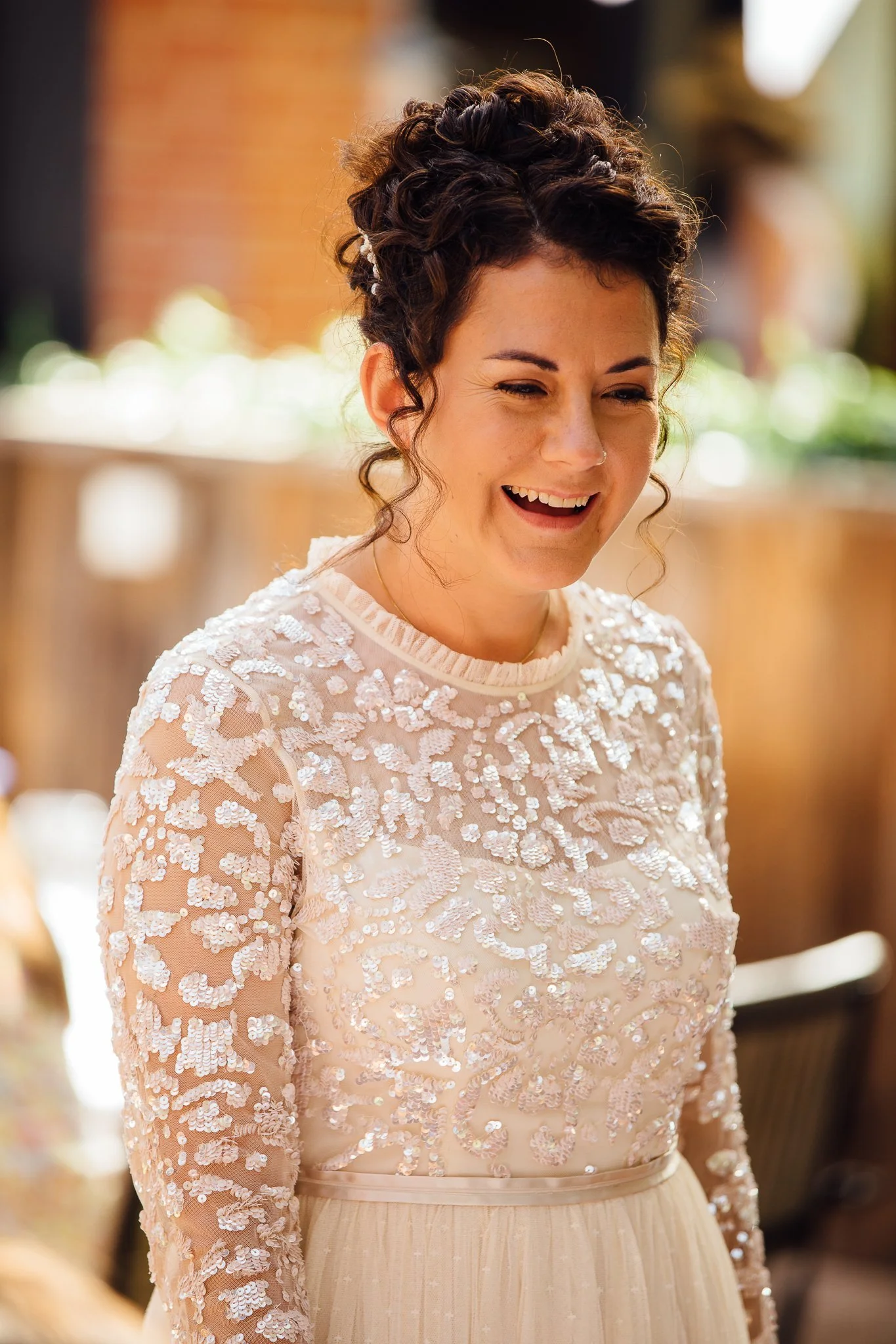 Bride talking to her friends 