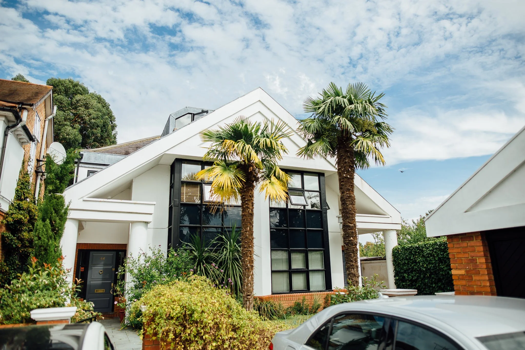  A house where the bride is getting ready in Chiswick 