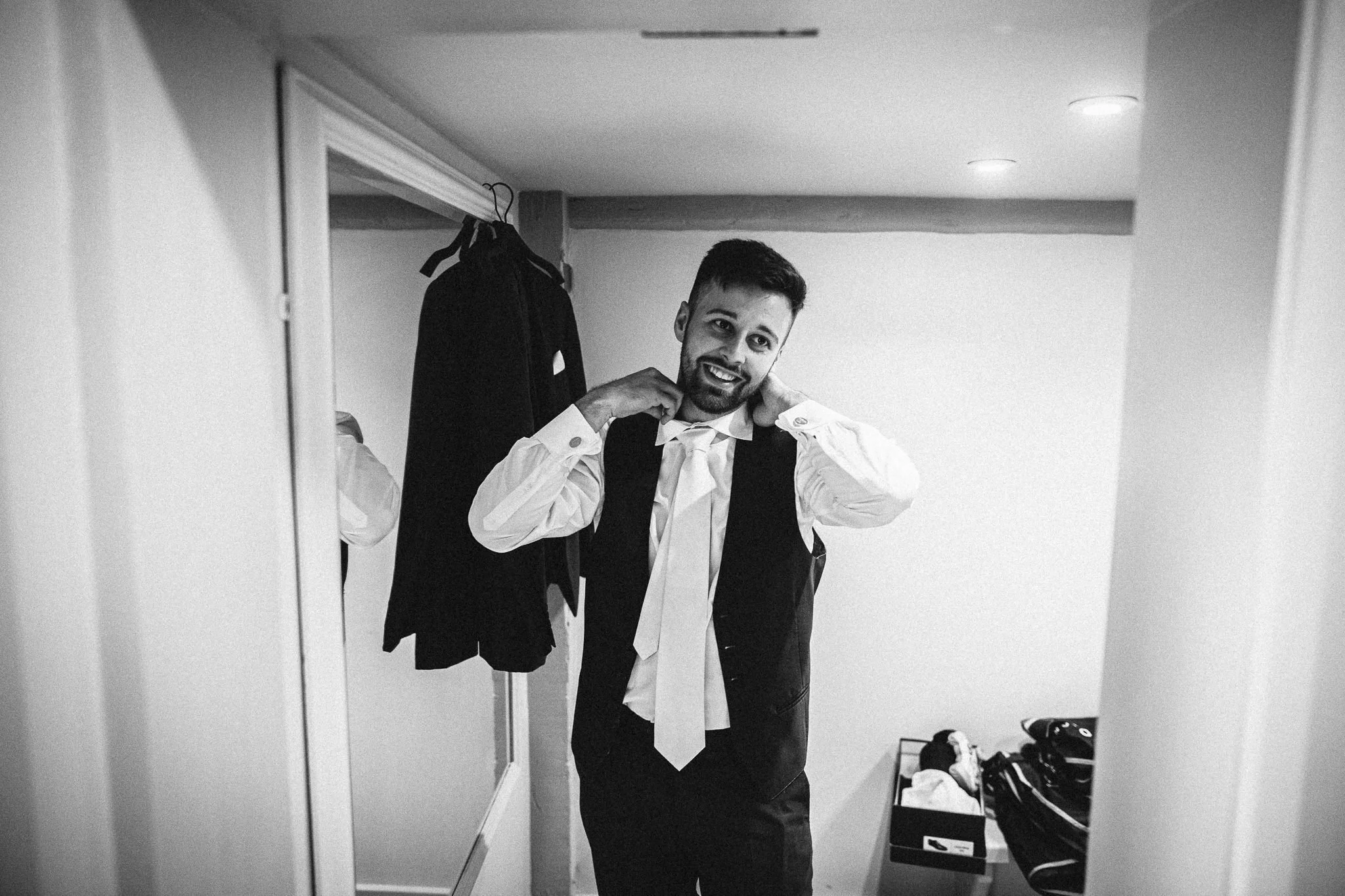  Groom putting on his tie 