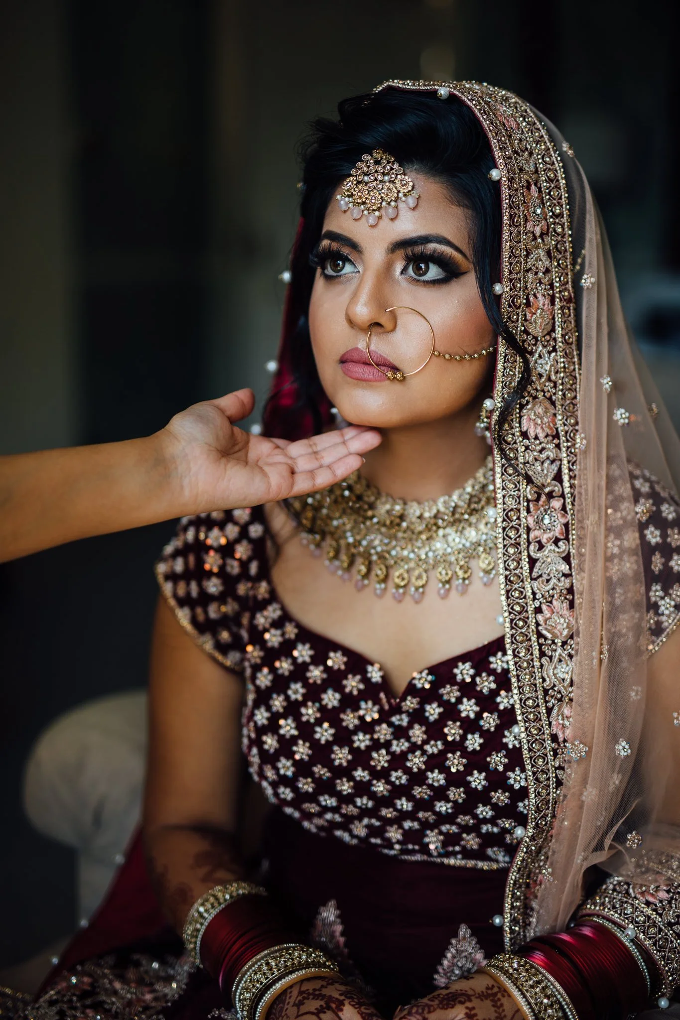  Bride has makeup applied at Trunkwell House in Berkshire 
