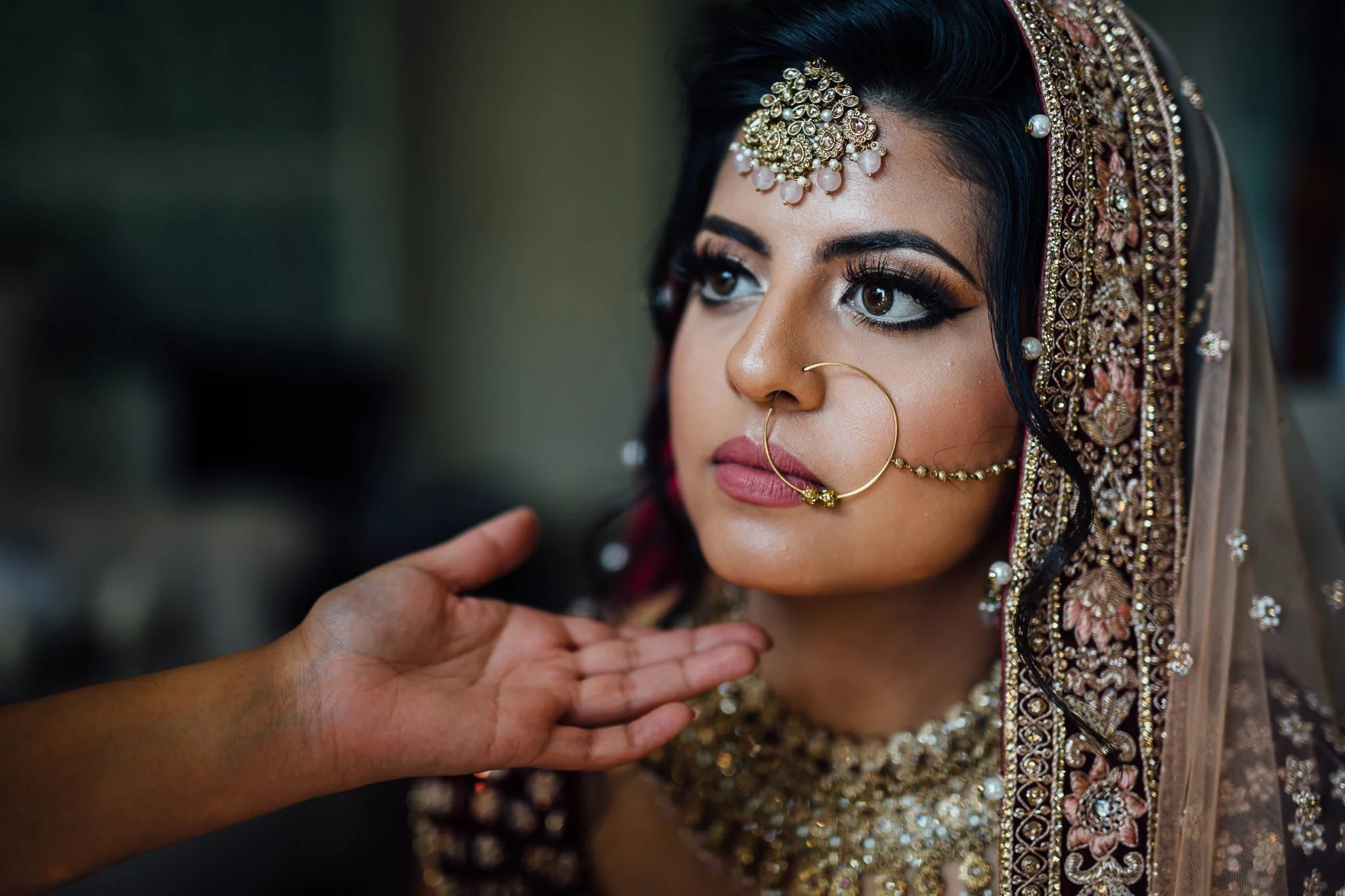  Portrait of bride at Trunkwell House in Berkshire 