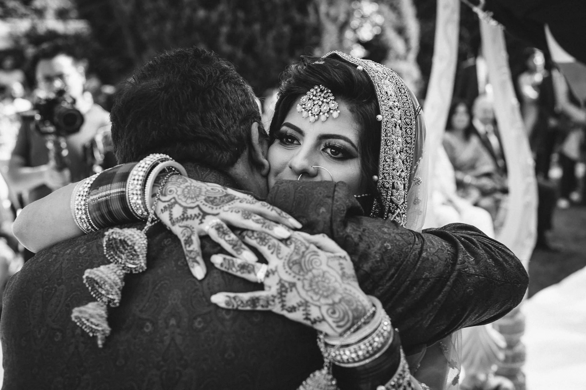  Bride hugging her father at Trunkwell House in Berkshire 