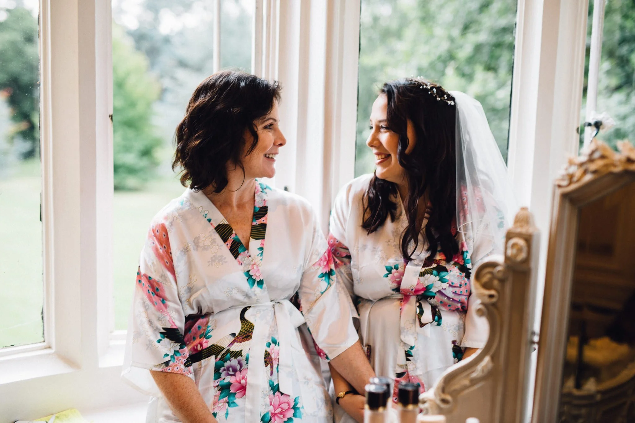  Bride msiling at her mother 