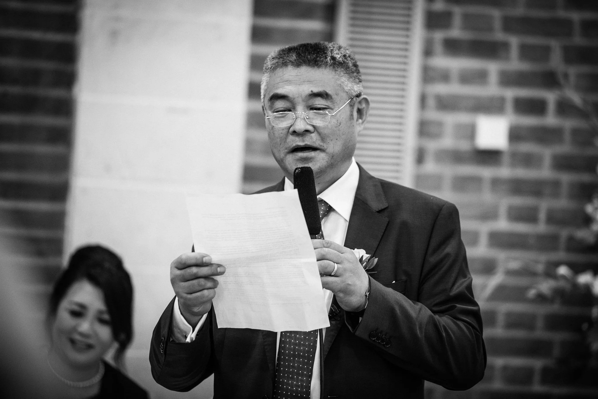  Father of the bride gives a speech 