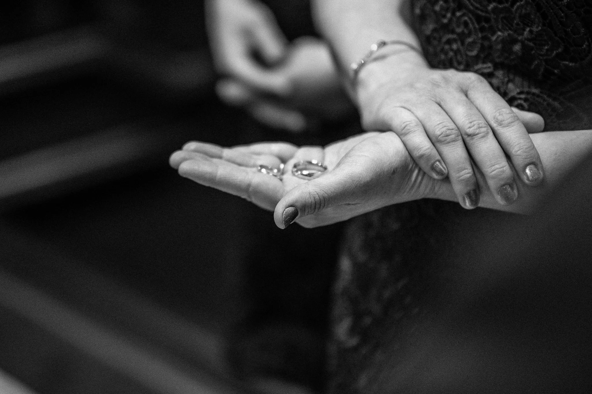  Bridesmaid holds the rings at Oxford Register Office 