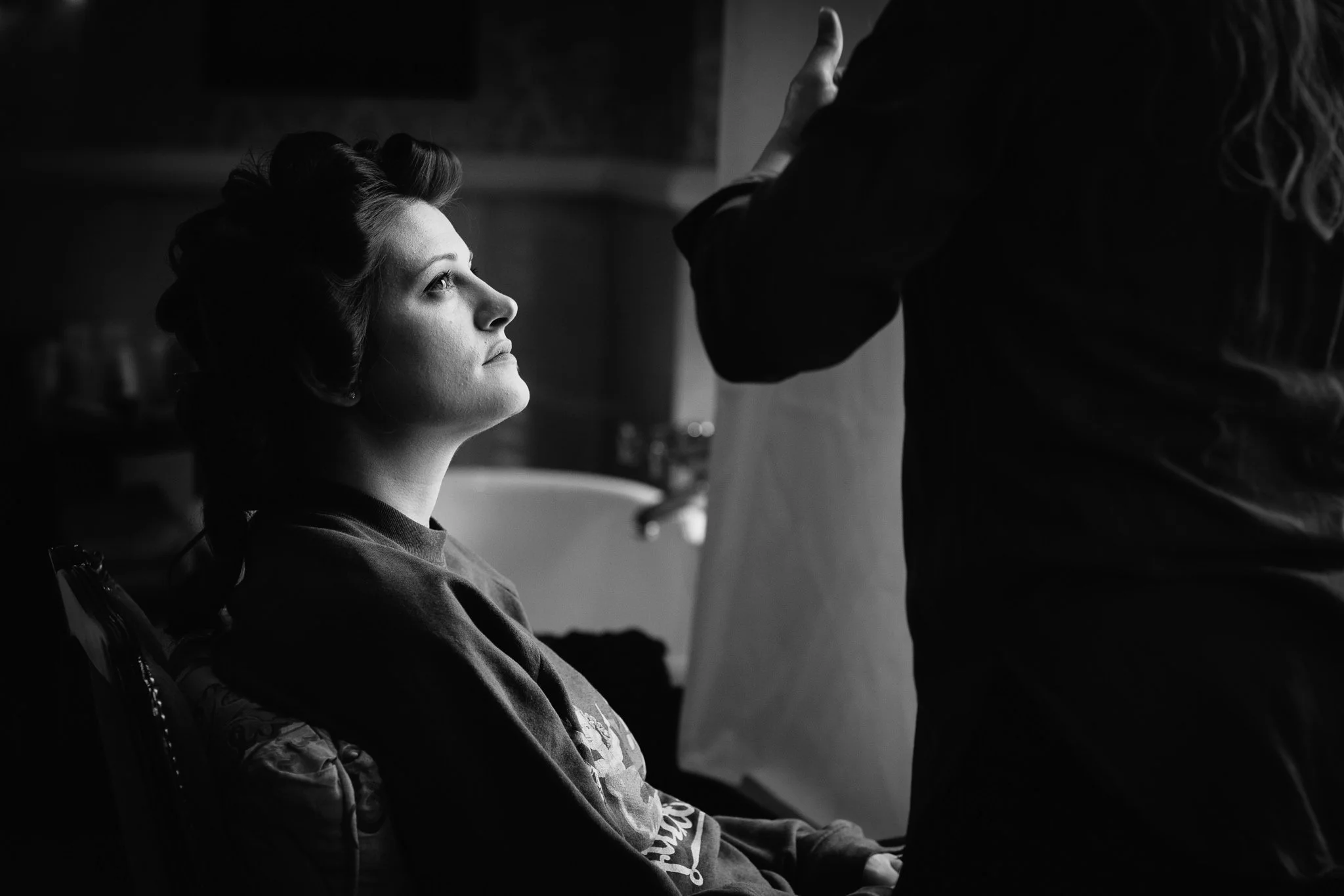  Bridesmaid getting ready 