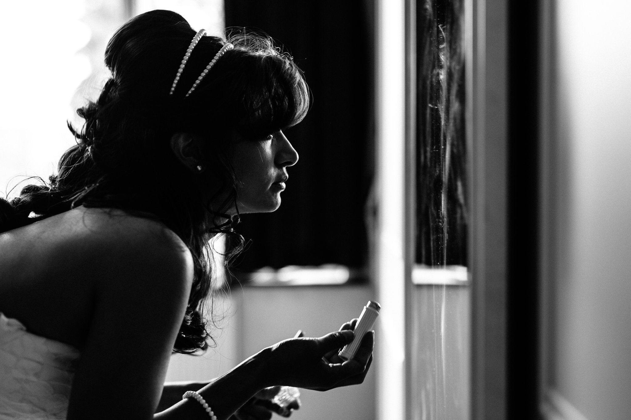  Bride applies makeup 