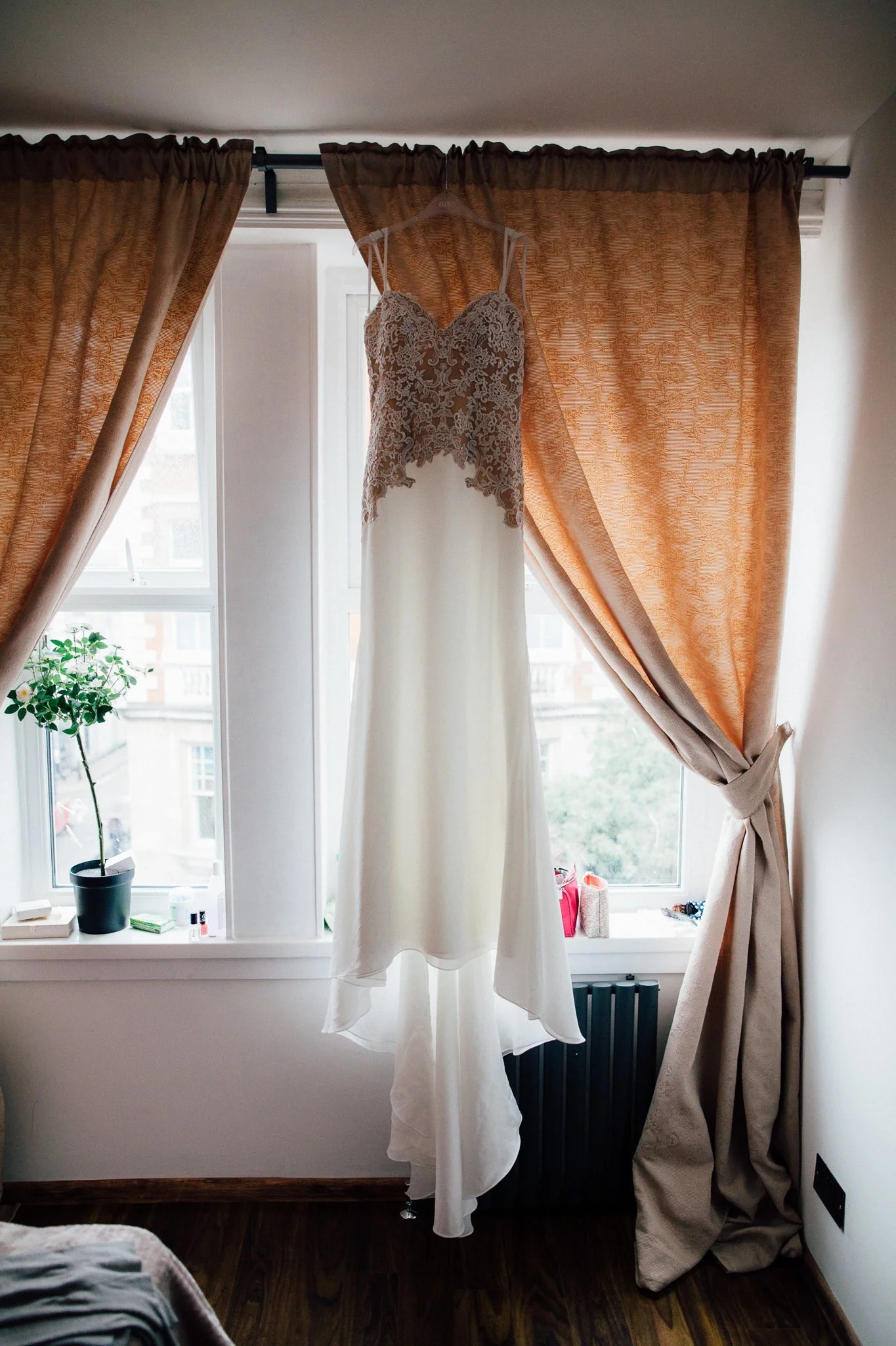  Bride’s wedding dress 