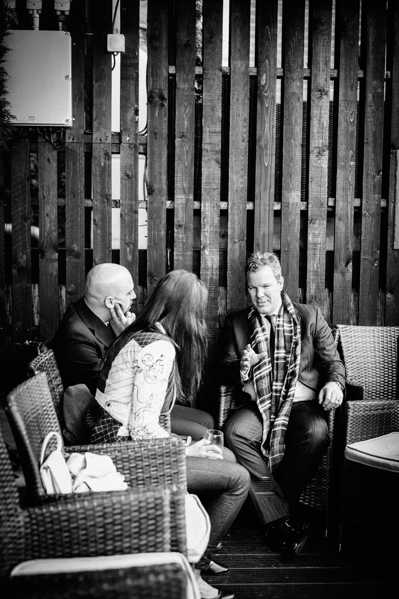  Wedding guests talk whilst sitting down. 