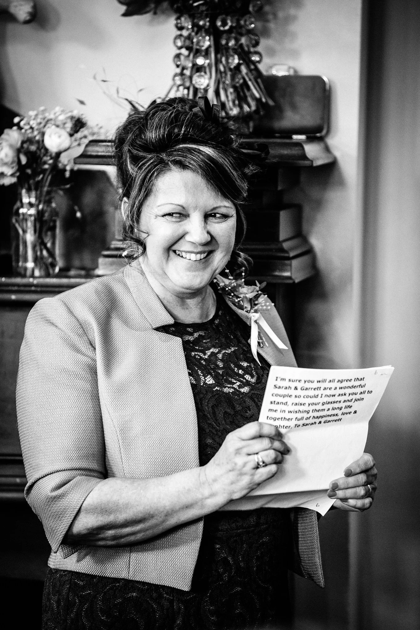  Mother of the bride gives a speech 