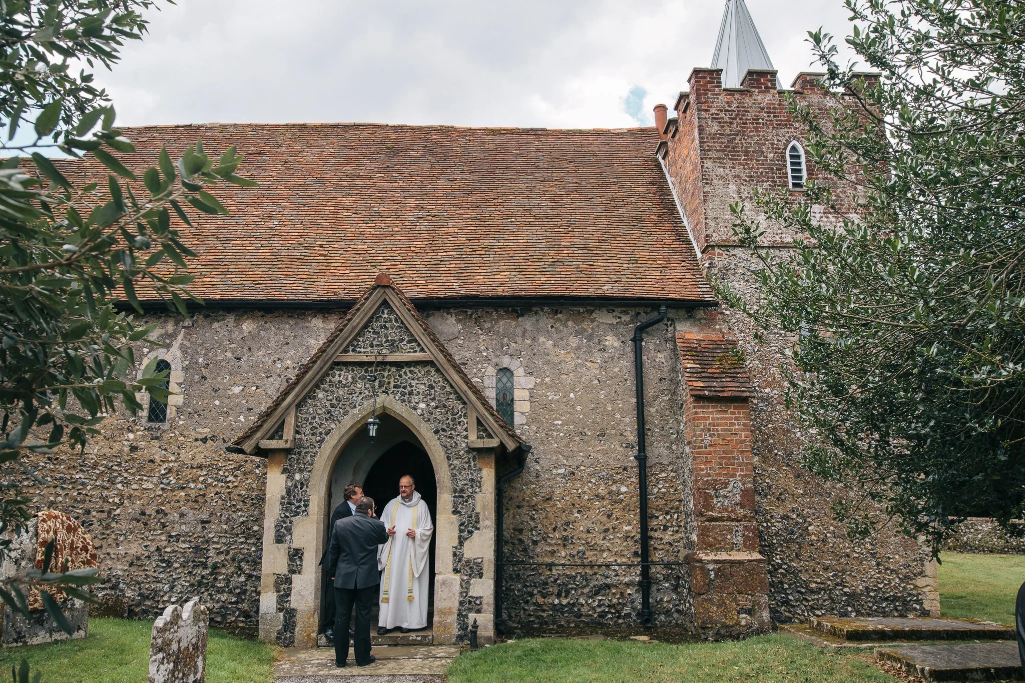 CANTERBURY CATHEDRAL LODGE WEDDING PHOTOGRAPHY-010.jpg