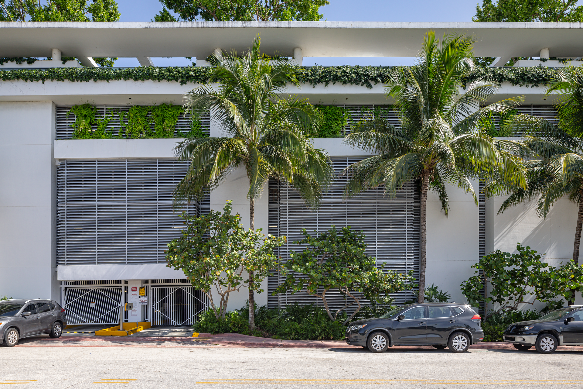 Surf Club-Hurricane-Louver-Screen.png