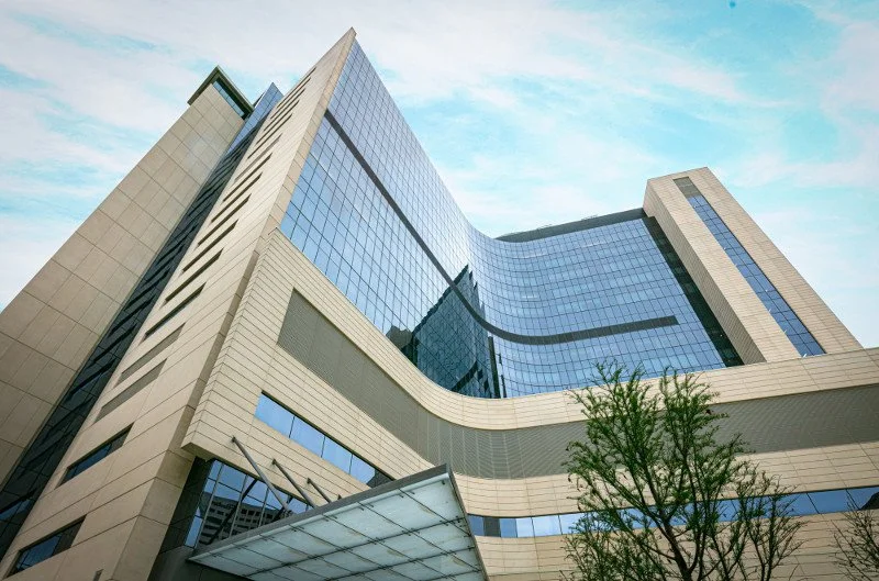 Houston Methodist Walter Tower-125-Curved-Louver.jpg