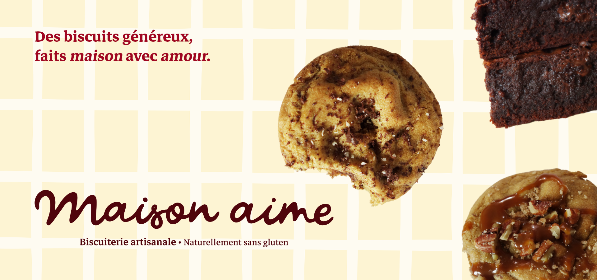 Assortiment de biscuits artisanaux, y compris un cookie aux pépites de chocolat, un brownie au chocolat, et un biscuit avec caramel et noix, sur fond à carreaux clair avec texte en français annonçant des biscuits faits maison avec amour, sans gluten.