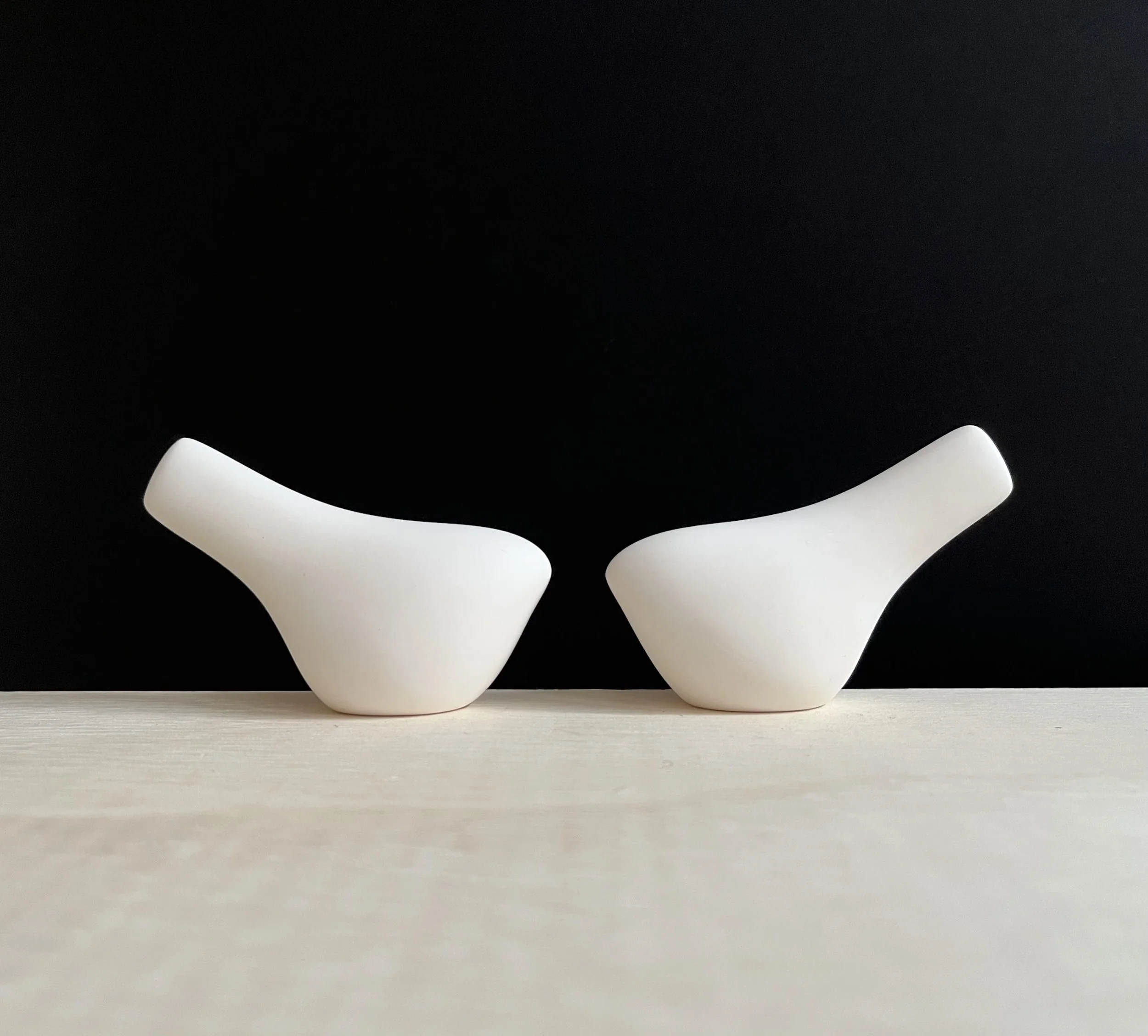 Netsuke, Smoke-fired Porcelain - 10x3cm.