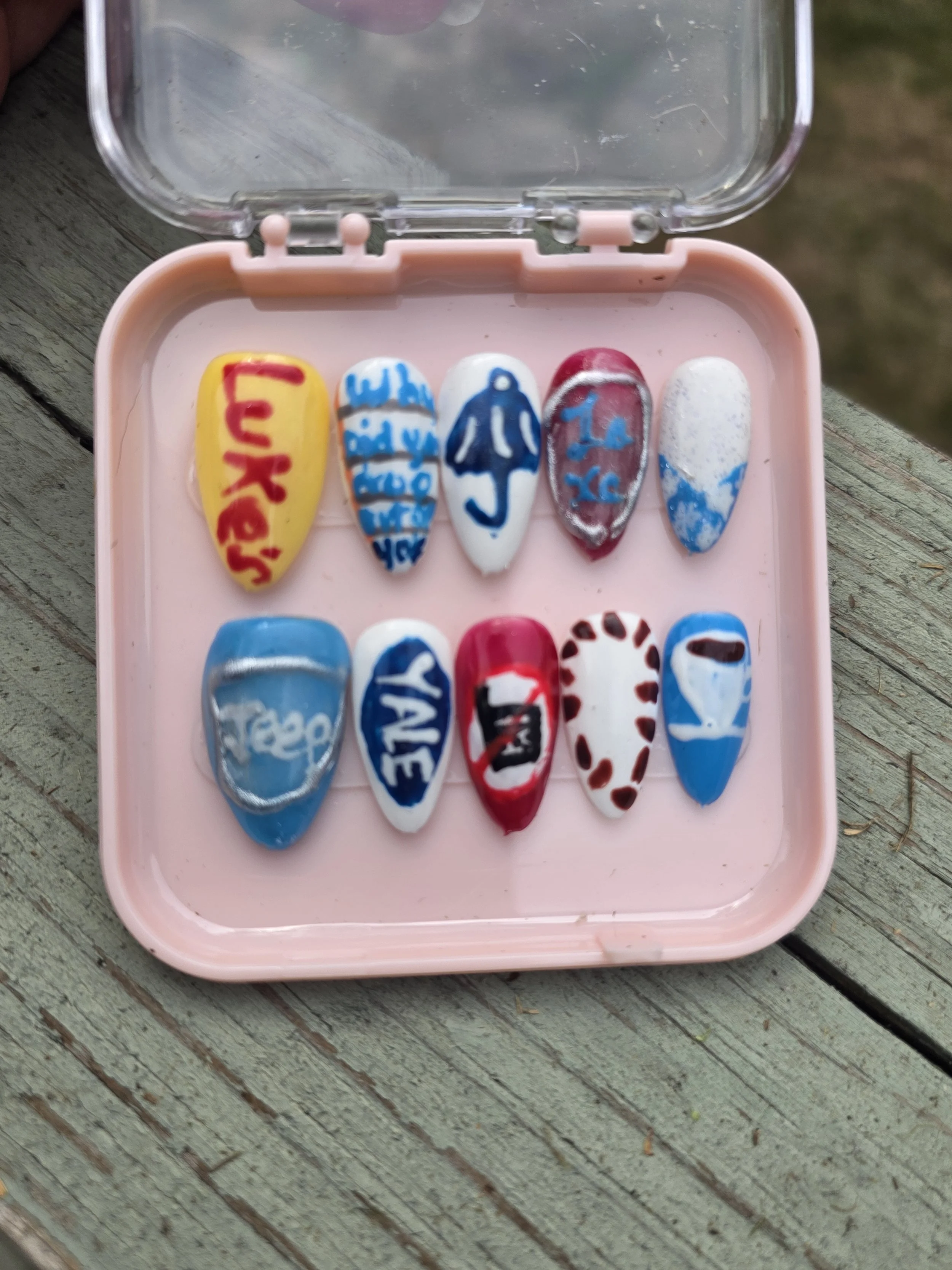Luke's Diner Handmade Nail set