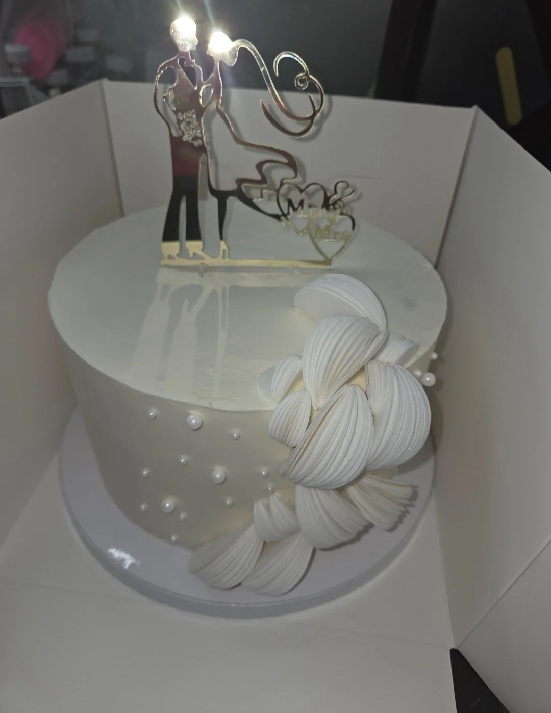 pearl-textured-wedding-cake-sloans-myrtle-beach