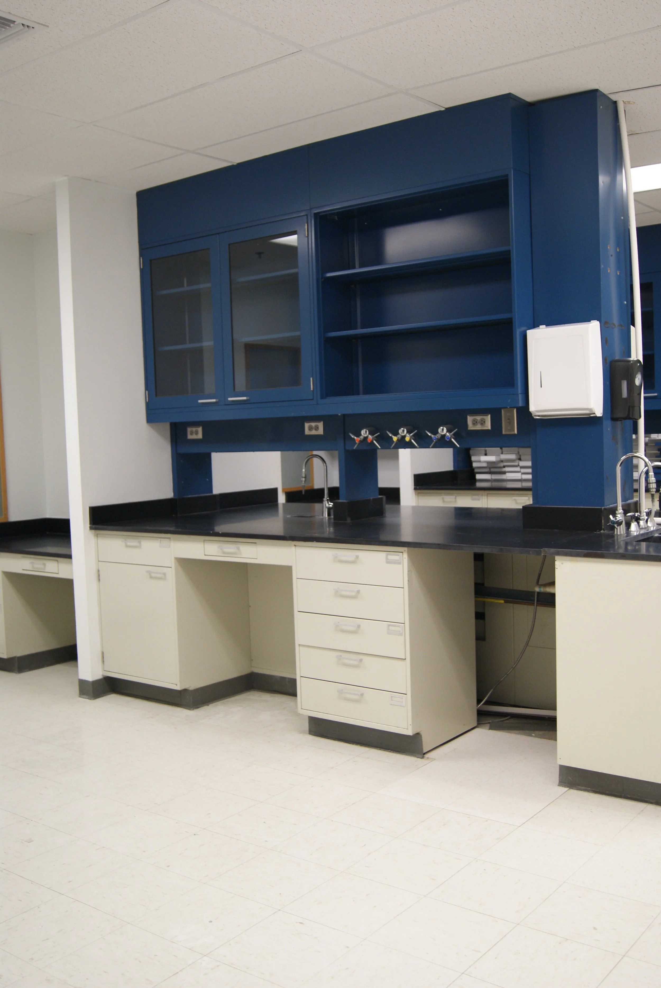 Hancock Construction completed renovations to multiple laboratories and offices within UAB’s Volker Hall, one of UAB’s downtown dentistry facilities. The project included updates to several specialized spaces, requiring careful coordination across th