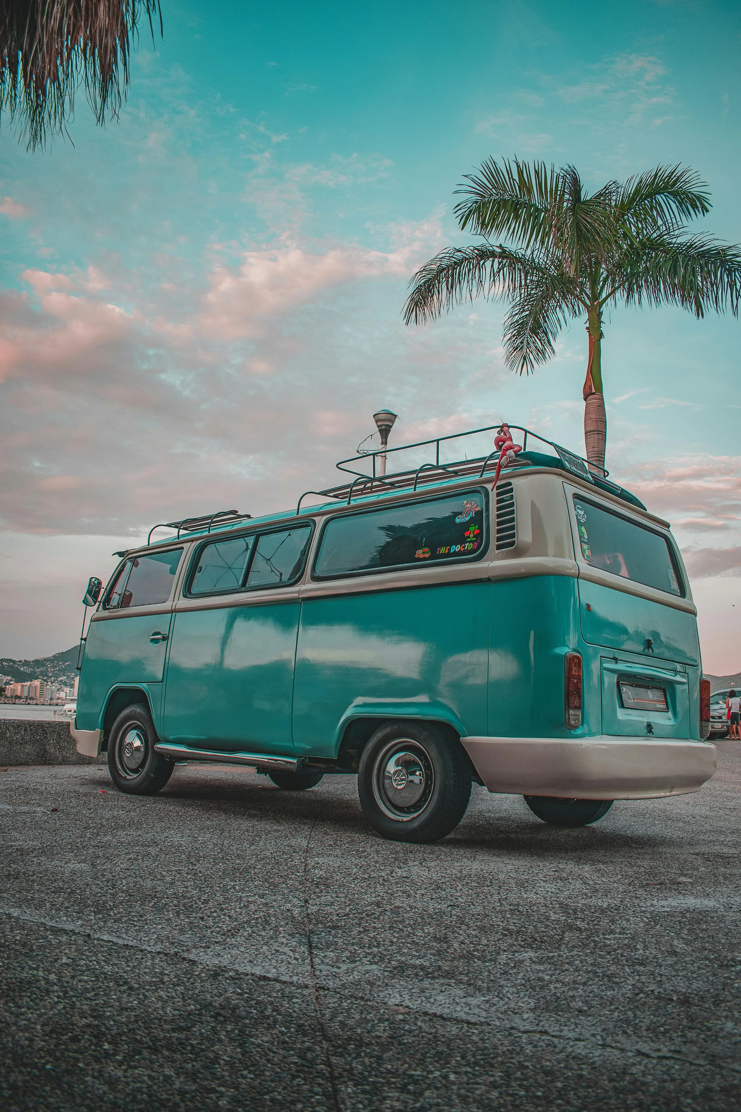 A turquoise vintage camper van which would be covered by Hardin Insurances mobile home insurance. 