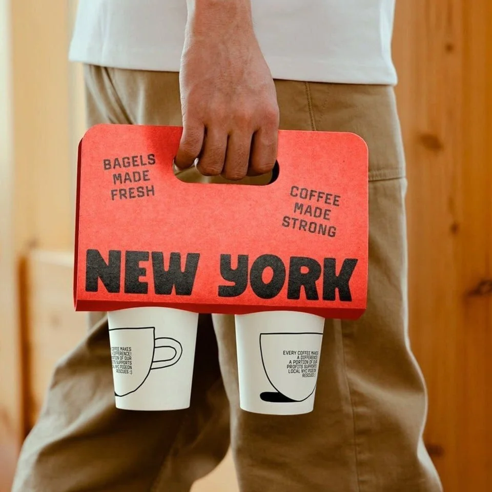 Branding para cafeterías de especialidad: Cómo el packaging y la identidad gráfica llenan tu local