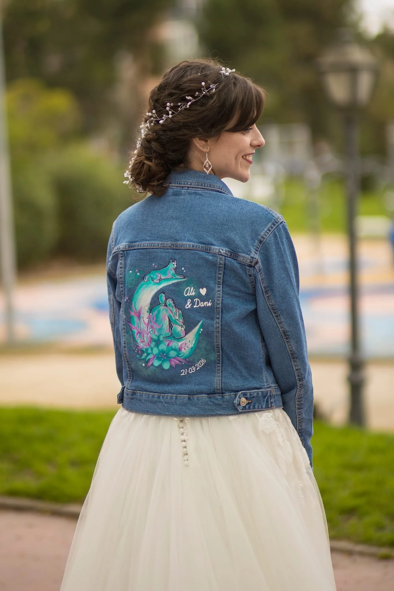 Cazadora vaquera para novia, pintada a mano. Personalizada